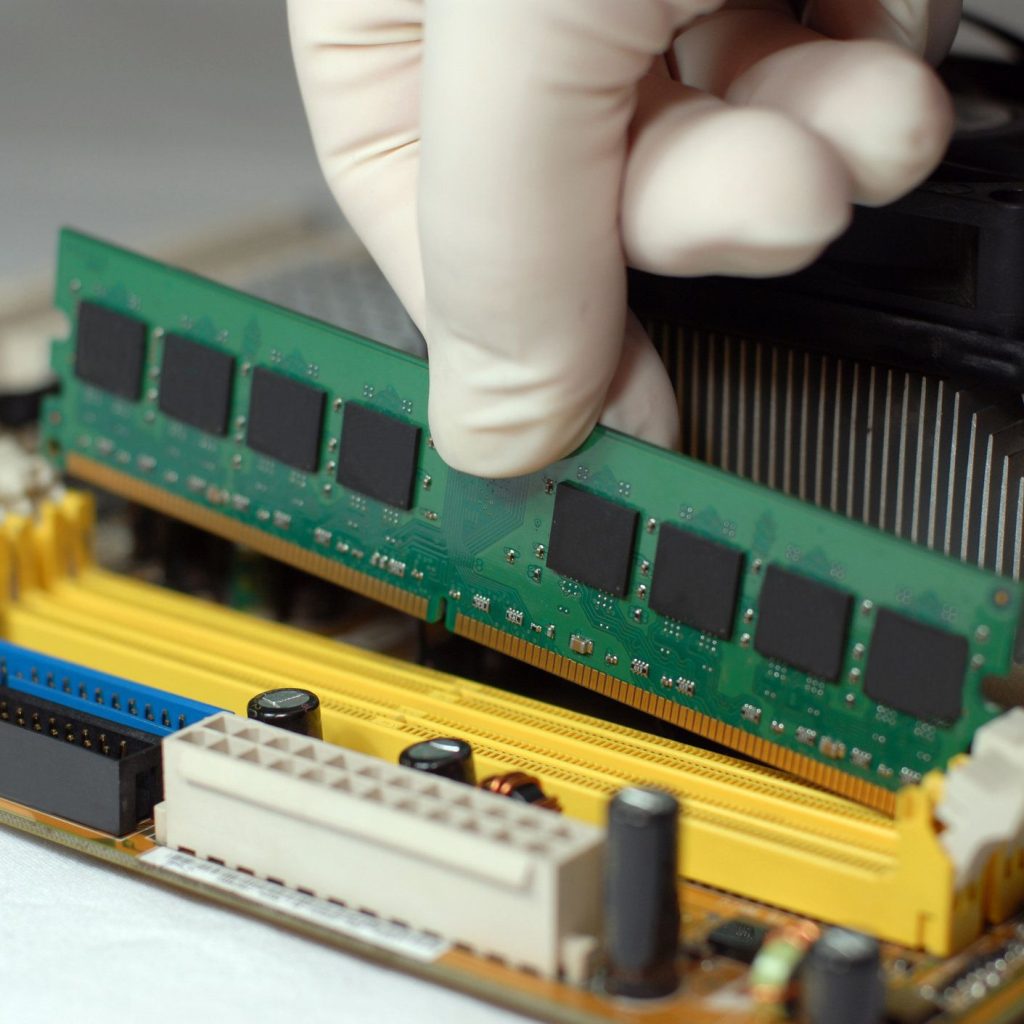 Установка (замена) модулей оперативной памяти