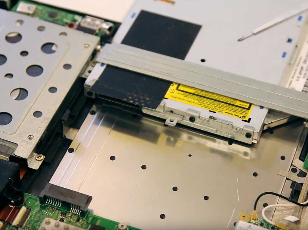 Установка (замена) CD/DVD/Blu-ray привода